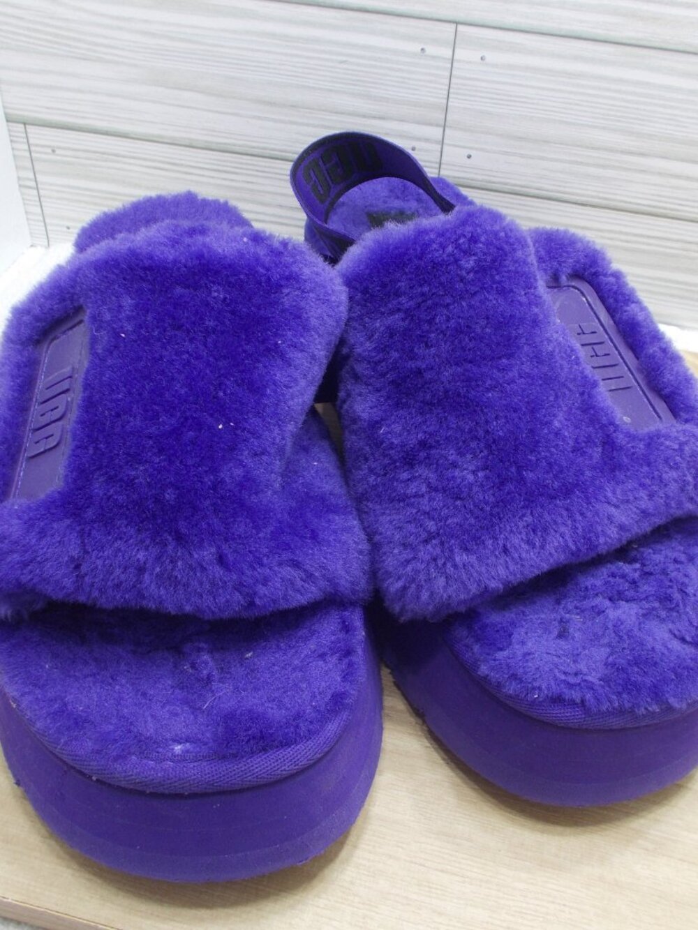 UGG Disco Slide Platform Fuzzy Slingback Slippers Shoes Women's 10 - Picture 2 of 5